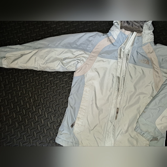 The north face hyvent girls jacket - Picture 2 of 12